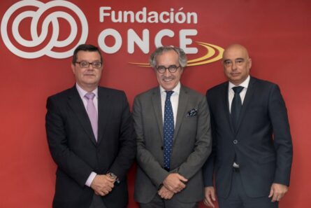 Foto responsables acuerdo Ginemed y Fundación ONCE