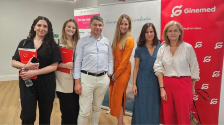 Esther López y Alicia Sánchez, enfermeras de Ginemed Sevilla; el Dr. Juan Carlos García Lozano, responsable de Ginemed Sevilla; la Dra. Rocío Fuentes, ginecóloga de Ginemed Sevilla, la Dra. Elena Troncoso, responsable del Dpto. Internacional de Ginemed, y María Hebles, embrióloga responsable de Laboratorio Ginemed Sevilla.